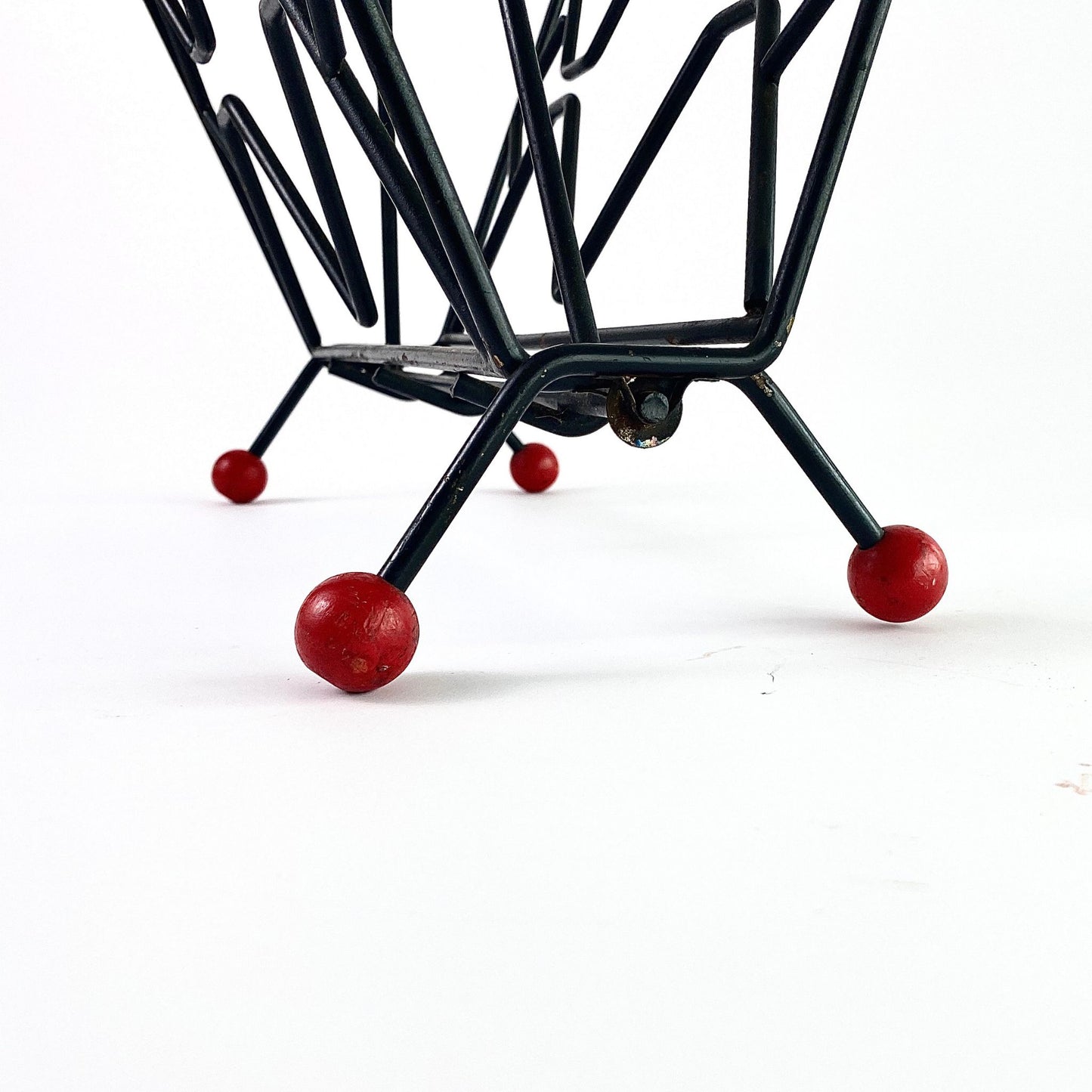 Retro Eames Inspired Atom Spheres Design Magazine / Record Rack