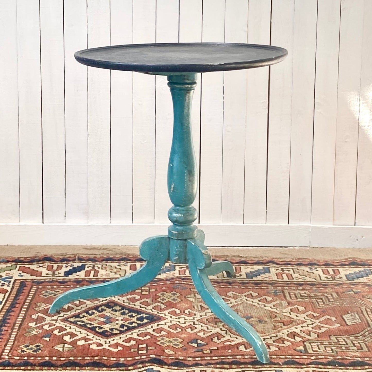 Round Pedestal Wine Table
