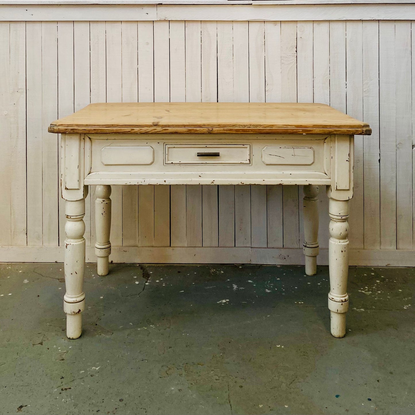 Farmhouse Scrub Top Pine Table