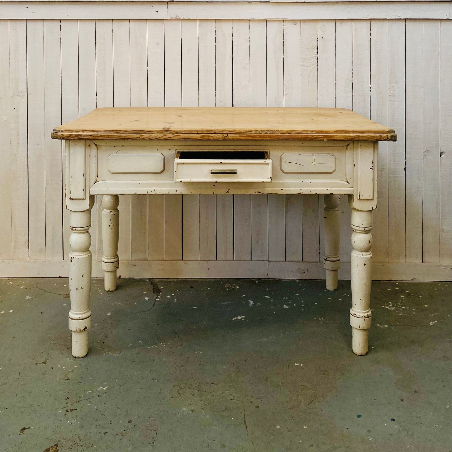 Farmhouse Scrub Top Pine Table