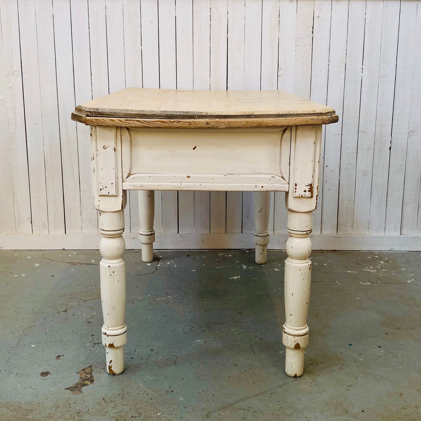 Farmhouse Scrub Top Pine Table