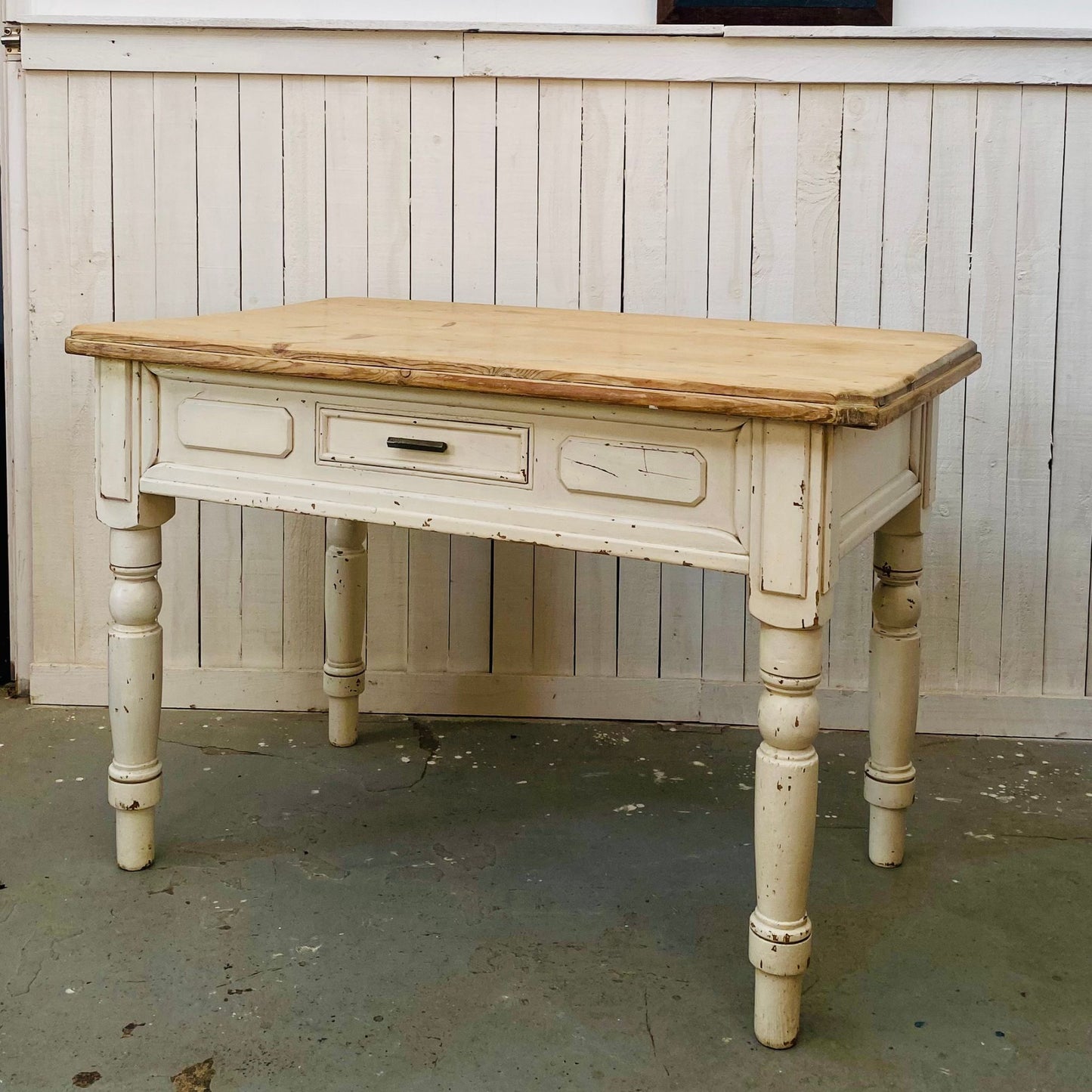 Farmhouse Scrub Top Pine Table