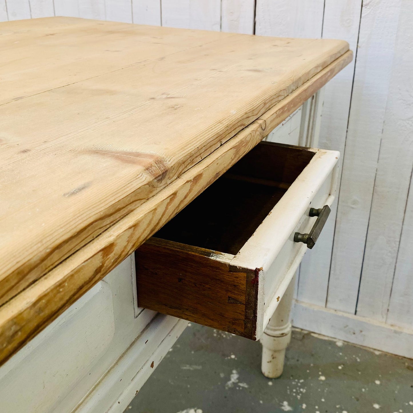 Farmhouse Scrub Top Pine Table