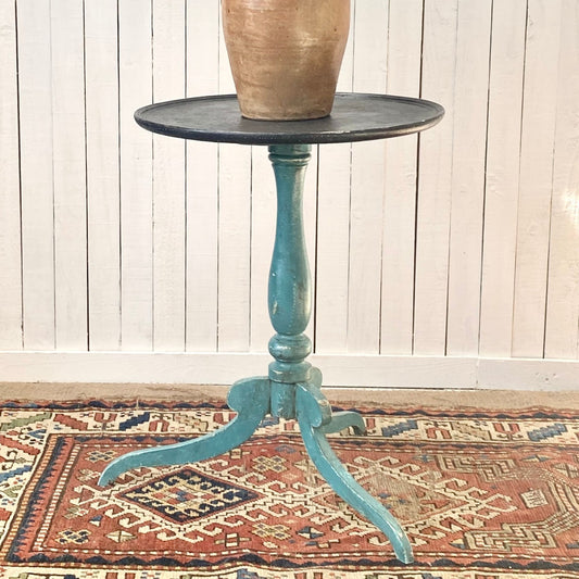 Round Pedestal Wine Table