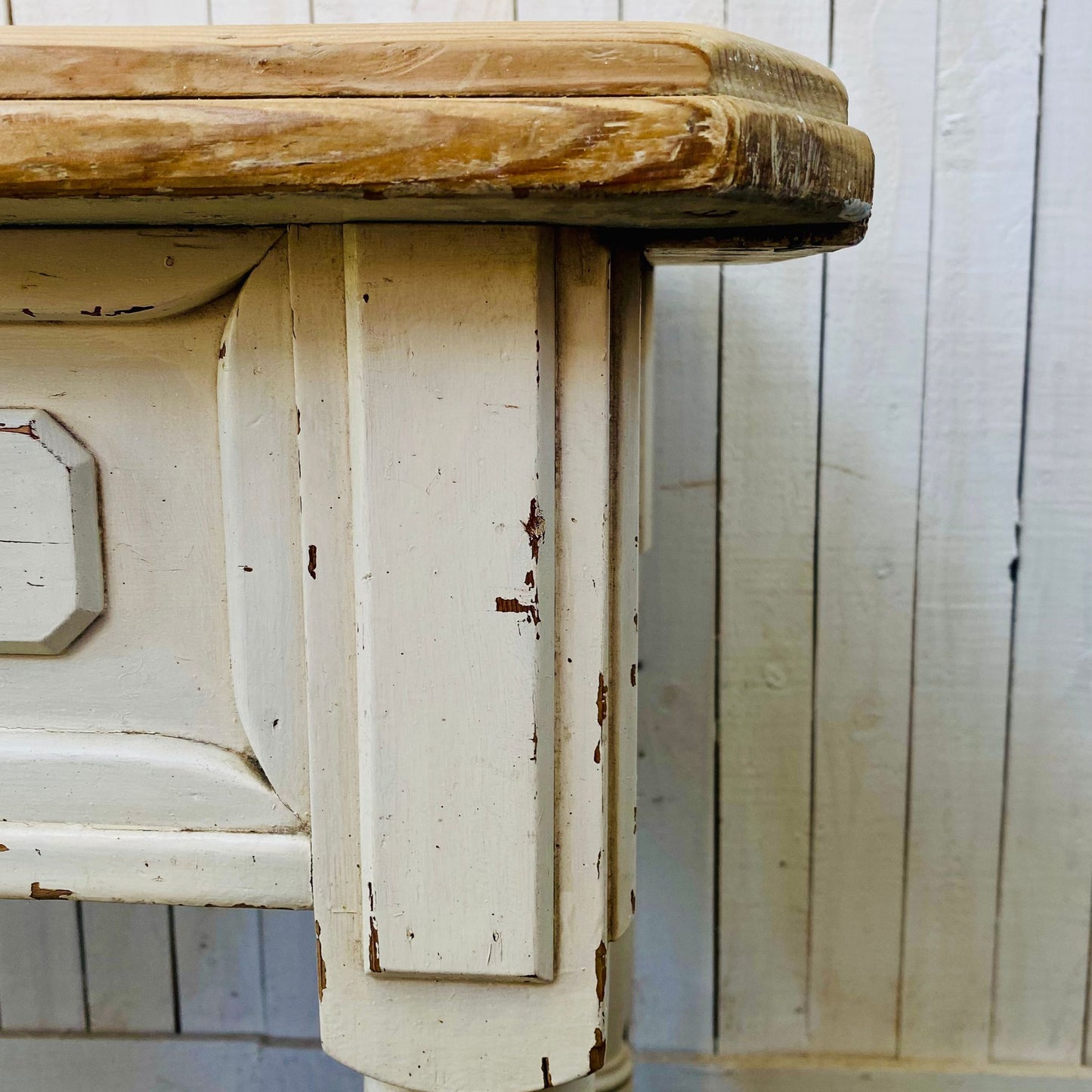 Farmhouse Scrub Top Pine Table