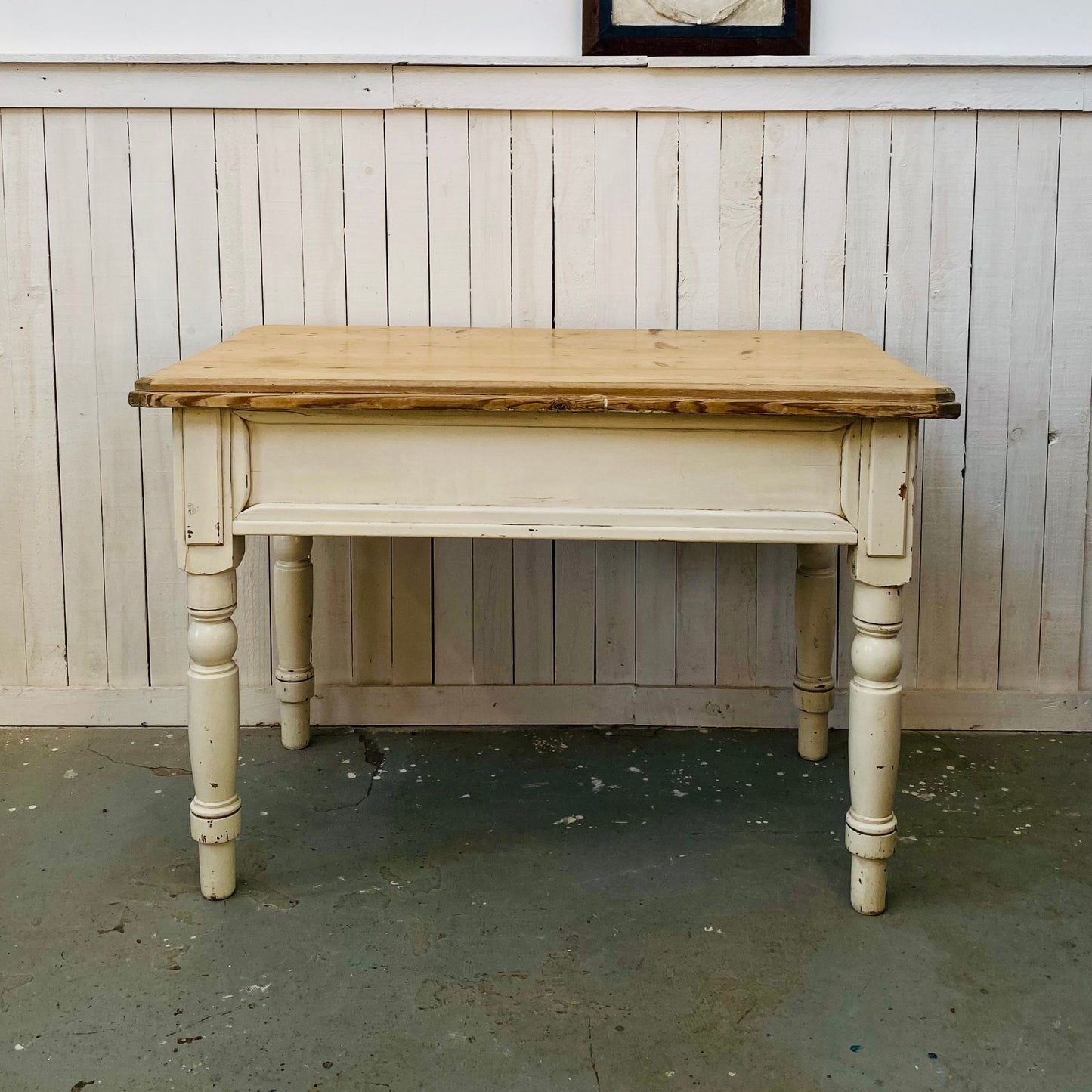 Farmhouse Scrub Top Pine Table