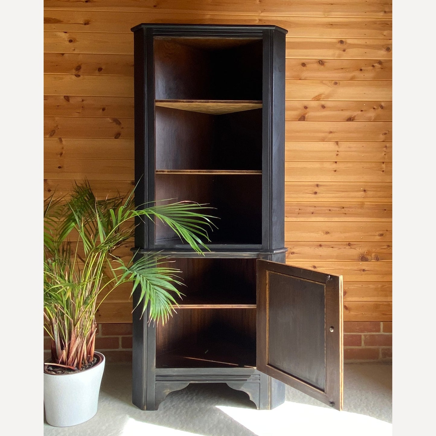 beautiful oak corner display cabinet with shelves to the top section & a cupboard in the bottom section. Made from solid Oak and is from furniture maker Remploy who were very popular during the 70s and 80s.